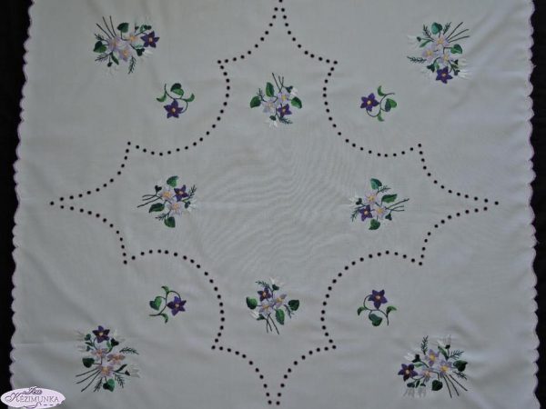 Hímzett terítő ibolyás luggalt 85x85 cm