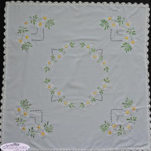Hímzett terítő margarettás luggalt horgolt 85x85 cm