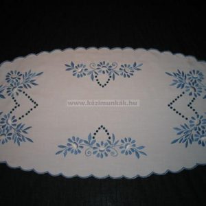 Hímzett terítő kék hímzéssel margarettás 85x35 cm