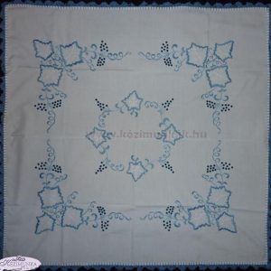 Hímzett terítő kék szőlős, luggalt 85x85 cm