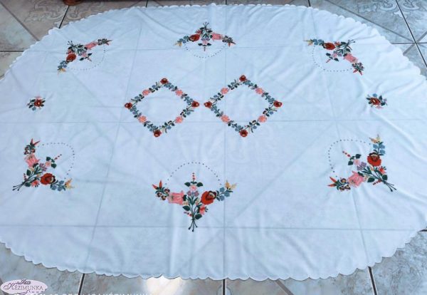 Hímzett nagyterítő kalocsai ovális luggalt 195x145 cm