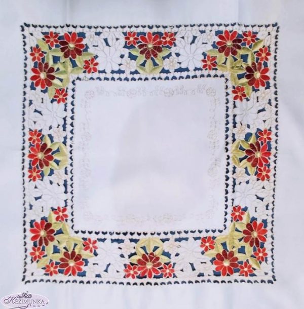 Géppel hímzett terítő fehér margarettás 85x35 cm