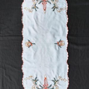 Karácsonyi terítő hímzett fehér 85x35 cm
