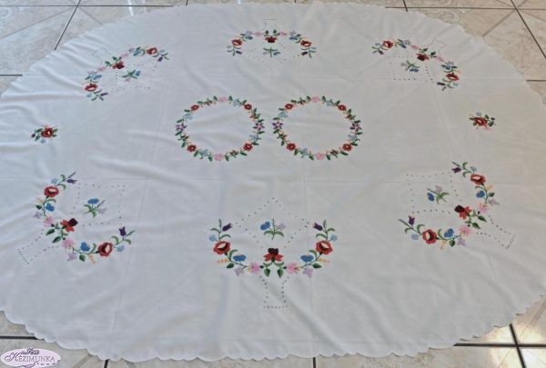 Hímzett nagyterítő kalocsai ovális luggalt horgolt 185x145 cm
