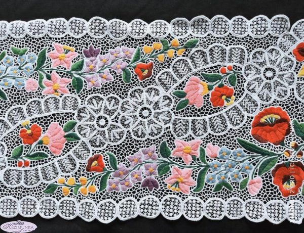 Riselt hímzett áttört terítő 82x32 cm