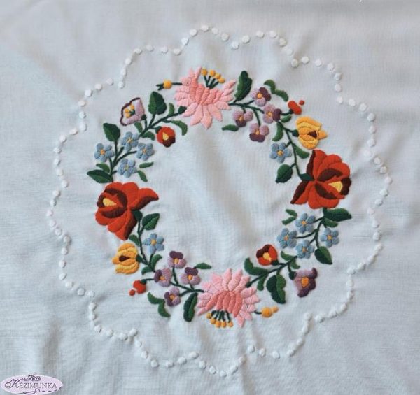 Hímzett terítő kalocsai kör 85 cm