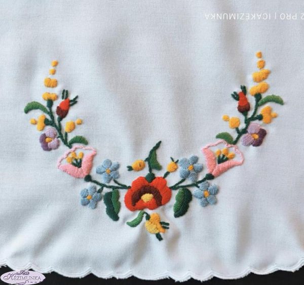 Hímzett terítő kalocsai kör 85 cm