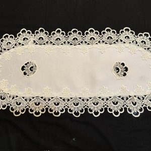 Csipkés szélű terítő krém szín 89x39 cm