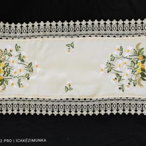 Csipkés szélű terítő v.drapp margarettás 83x36cm