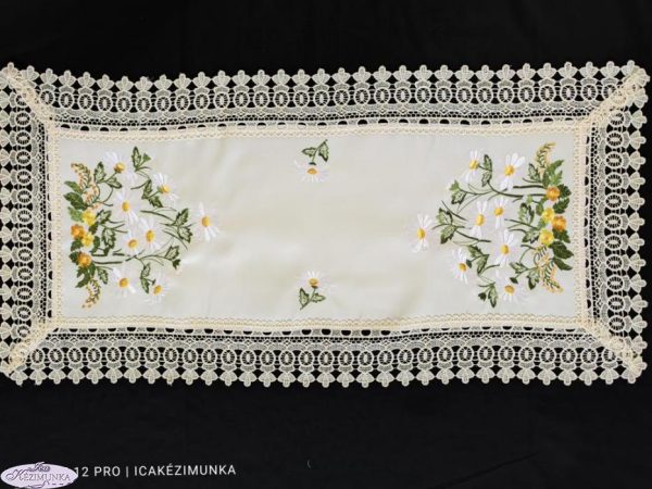 Csipkés szélű terítő v.drapp margarettás 83x36cm