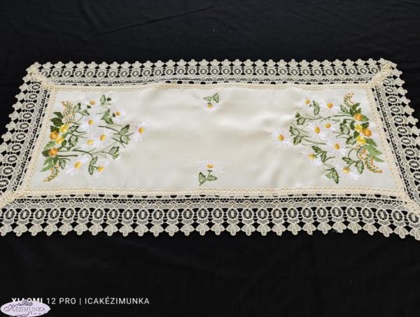 Csipkés szélű terítő v.drapp margarettás 83x36cm