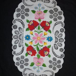 Riselt félig áttört terítő kalocsai pávaszemes 55x29cm