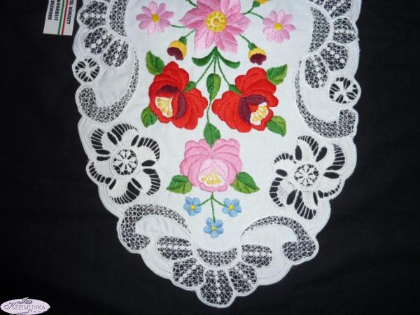 Riselt félig áttört terítő kalocsai pávaszemes 55x29cm