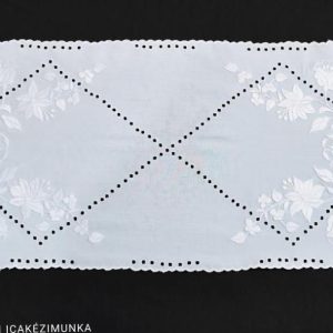 Fehér futó kalocsai hímzett mintával luggalt 85x35cm