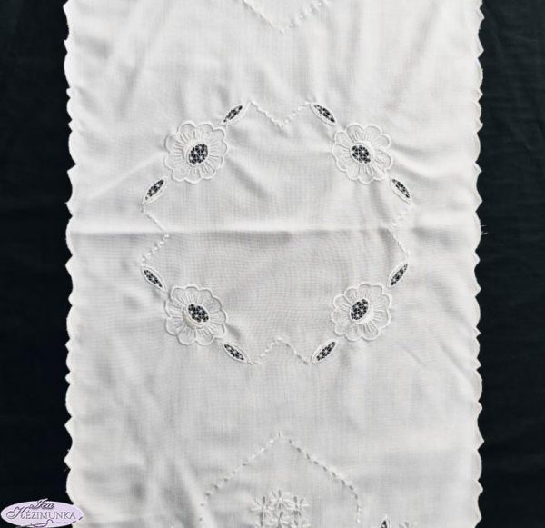 Hímzett nagyfutó fehér riselt 110x45 cm