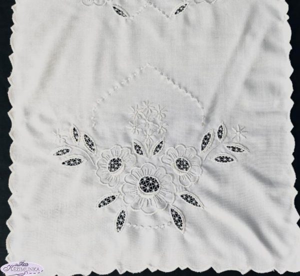 Hímzett nagyfutó fehér riselt 110x45 cm
