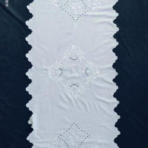 Hímzett nagyfutó fehér luggalt 130x50 cm