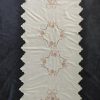 Hímzett nagyfutó drapp luggalt 150x60 cm