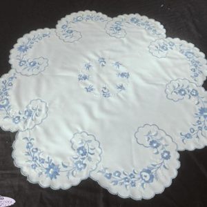 Hímzett terítő kalocsai kék hímzés 85 cm kör