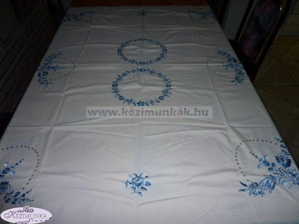 Hímzett nagyterítő kék 160x130cm