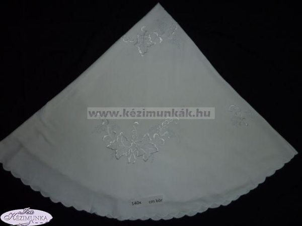 NAGYTERITŐ fehérrel hímzett kör 140cm